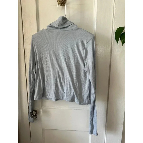 Old Navy Ultralite Women’s size x-small top - Picture 5 of 6